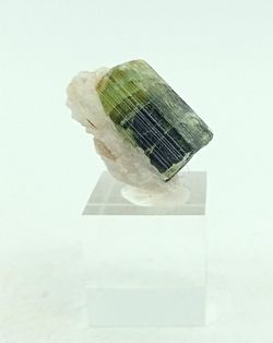 Turmalina bicolor disposición zonal