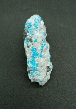 Turquesa (masa compacta) con Pirita