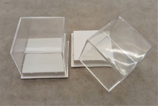 Urna de plástico 60x60x61 mm (Bandeja de 24 unidades)