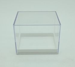 Urna de plástico con base blanca 75x65