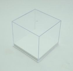 Urna de plástico con base blanca 80x80