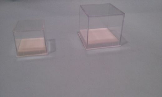 Urna de plástico de 40x40x39 mm