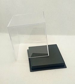 Urna de plástico de 60x60x61 mm base negra