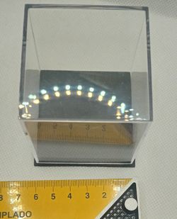 Urna de plástico de 60x60x61 mm base negra