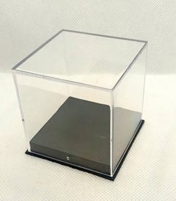 Urna de plástico de 60x60x61 mm base negra