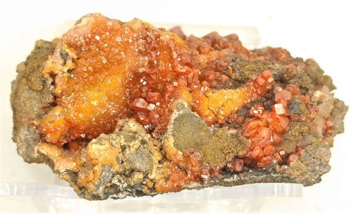 Vanadinita conjunto de cristales sobre matriz