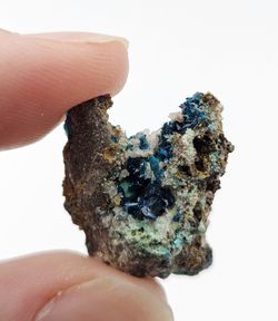 Veszelyita cristales en geoda