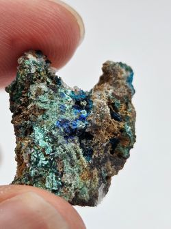 Veszelyita cristales en geoda