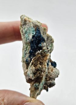 Veszelyita cristales en superficie