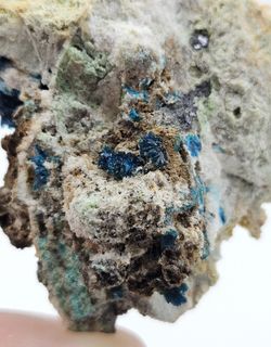 Veszelyita cristales en superficie