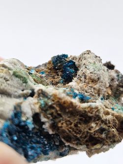 Veszelyita cristales en superficie