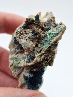 Veszelyita cristales en superficie
