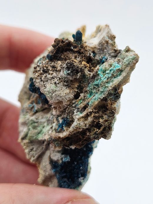 Veszelyita cristales en superficie