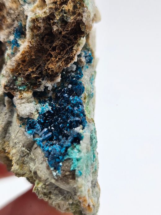 Veszelyita cristales en superficie
