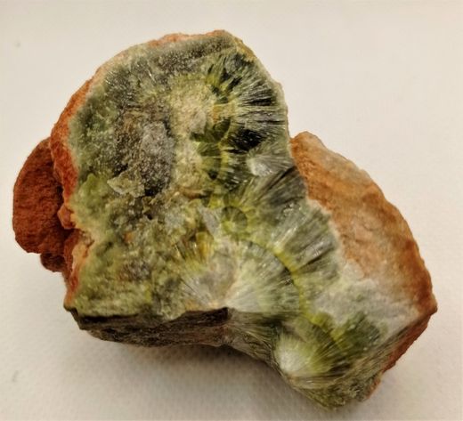 Wavellita (Agregados radiados color verde)