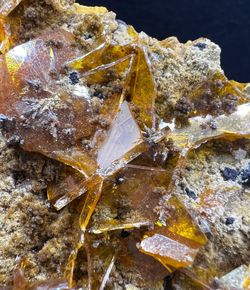 Wulfenita cristales color mostaza
