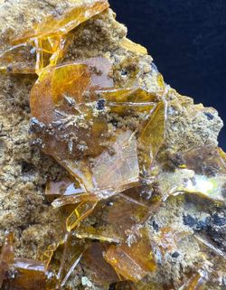Wulfenita cristales color mostaza