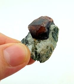 Zircón en matriz