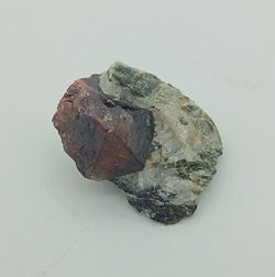 Zircón en matriz